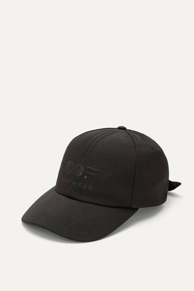 Oof Wear CAPPELLO CON VISIERA IN NYLON MEMORY 2009 - NERO Offerta
