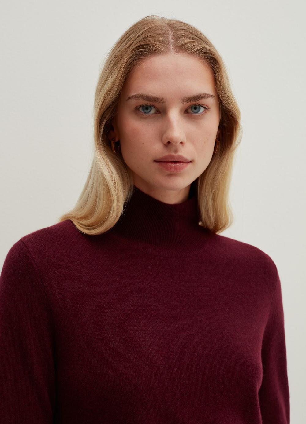 Stefanel Pullover in cashmere a collo alto In Vendita