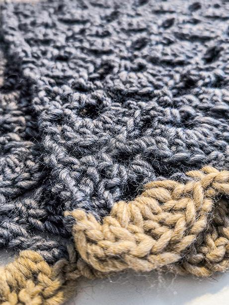 Tricot à Porter Sciarpa in maglia con bordi traforati finitura a smerlo Promozione Limitata